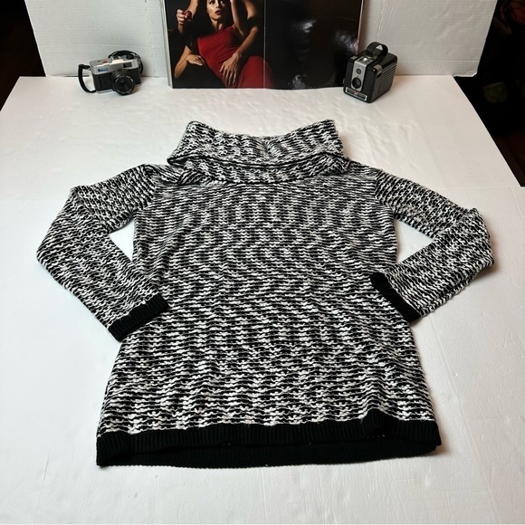 Calvin Klein cozy cowl neck oversized sweater - Picture 1 of 10